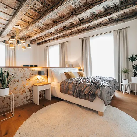 Πανσιόν Nm Boutique 4*